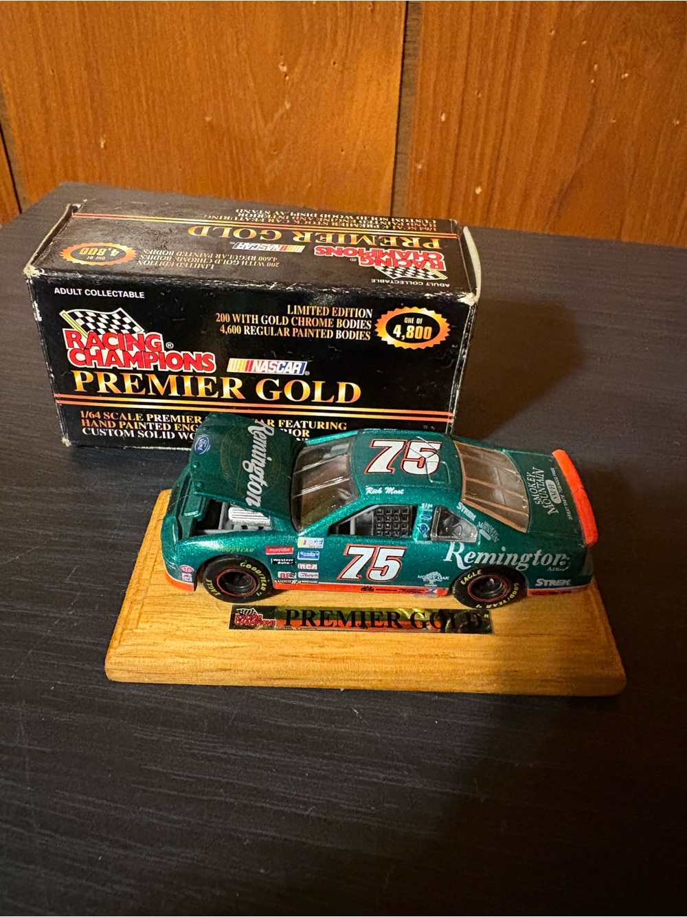 Racing Champions Premier Gold 1:64 Rick Mast Remington Ford Thunderbird Stand